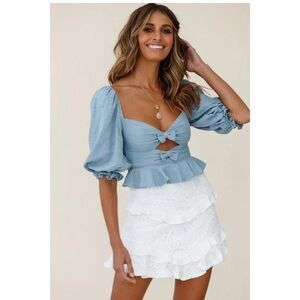 Selfie Leslie NWOT blue blouse with bows size small top